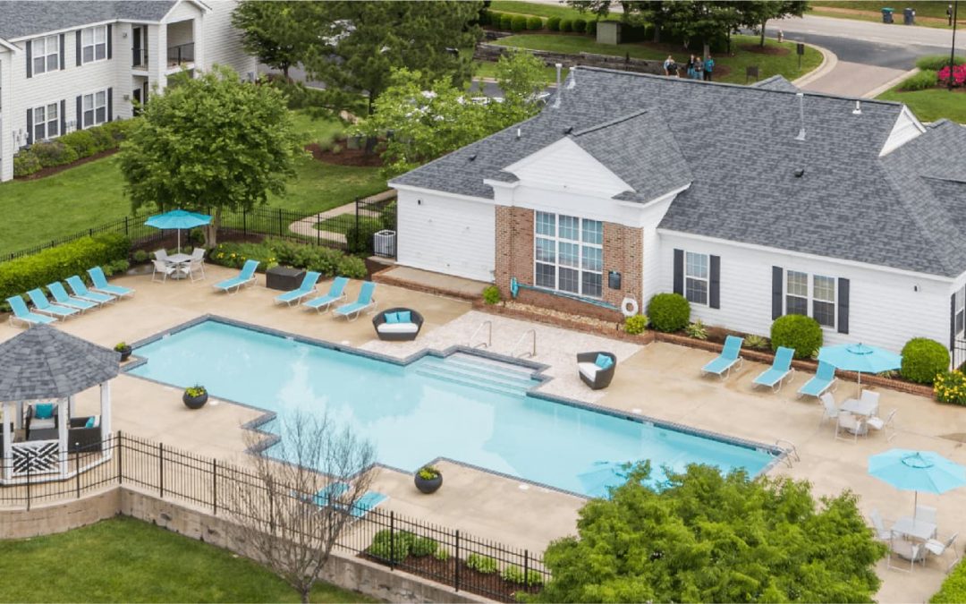 Green grass and the pool at Monticello at Powhatan